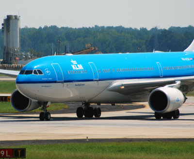 KLM - Royal Dutch Airlines Airbus A330-203 (PH-AOH)