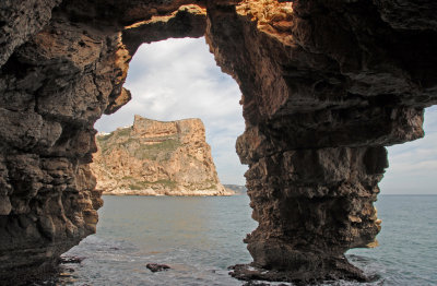 Caves and cliffs Cala Moraig.jpg