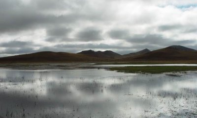 Lake Commander, wine poured into to share with soldiers for victory