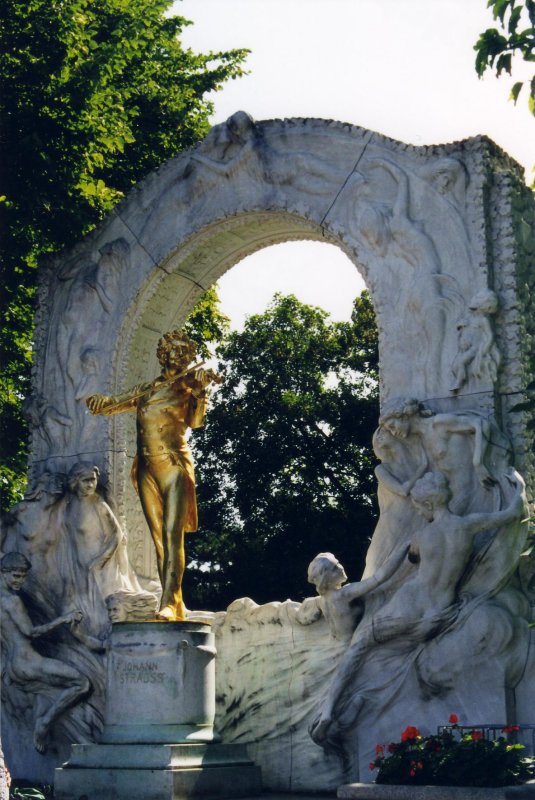 Johann Strauss statue