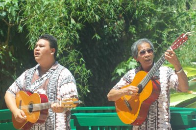 The Hawaii wedding singers at fern Grotto