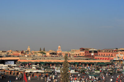 La place Djemah Ef Fna de jour