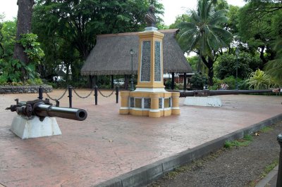 1670 Bougainville monument, French and German gun