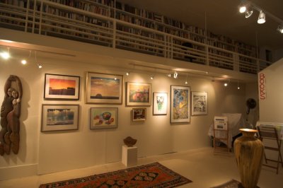 C4499 Art Gallery with Books