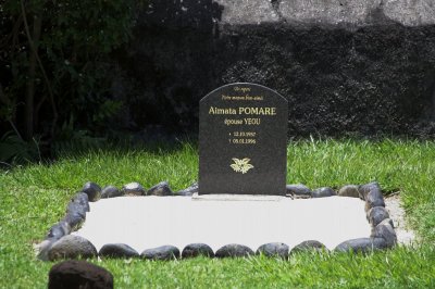 1540 Recent grave
