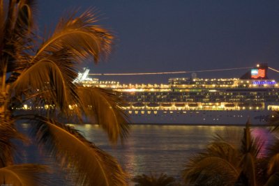 C4506 Huge Cruise Ships kept parading day and nights