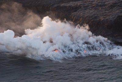 N1671 A few tubes lead lava for miles toward Ocean
