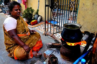 A fisherman's woman cooking fish for us