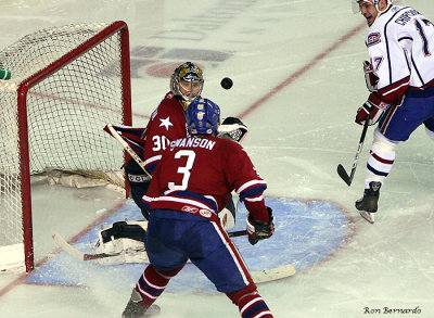 EYES ON THE PUCK!