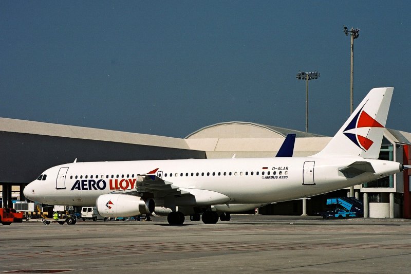 AERO LLOYD AIRBUS A320 PMI RF 1539 6