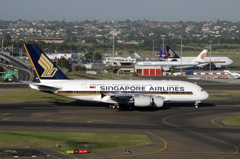 SINGAPORE AIRLINES AIRBUS A380 SYD RF IMG_4581.jpg