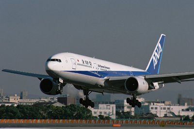 ANA BOEING 777 200 ITM RF 1914 26.jpg