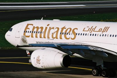 EMIRATES AIRBUS A330 200 DUS RF 1772 7.jpg