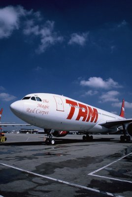 TAM AIRBUS A330 200 GRU RF .jpg