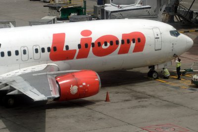 LION BOEING 737 400 SIN RF IMG_7820 .jpg