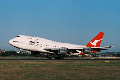 QANTAS BOEING 747 300 SYD RF 371 17.jpg