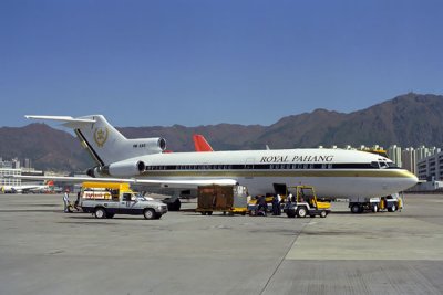 ROYAL PHAHANG BOEING 727 100 HKG RF 592 8.jpg