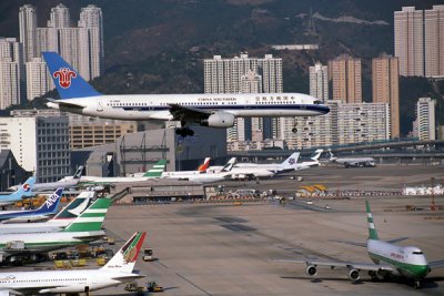 CHINA SOUTHERN BOEING 757 200 HKG RF 1112 11.jpg