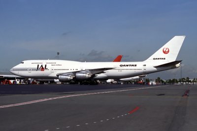JAL QANTAS BOEING 747 300 BNE RF 494 14.jpg