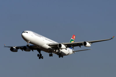 SOUTH AFRICAN AIRBUS A340 JNB RF IMG_1394.jpg