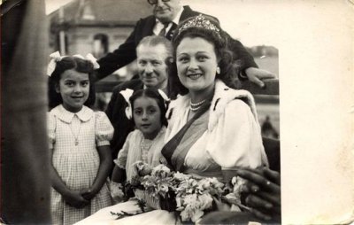 Ma mere, Reine d'Aulnay en 1946