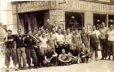 Au meme emplacement: Maison Rouillard, magasin pour cyclistes En 1948
