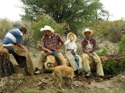 Lunch break for the guys