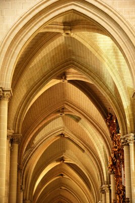 arches of toledo cathedral