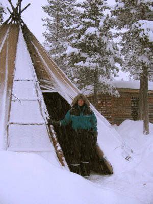 We are invited to the lavvu after our cold morning