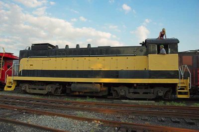 Yellow-Engine_5019-01-s.jpg