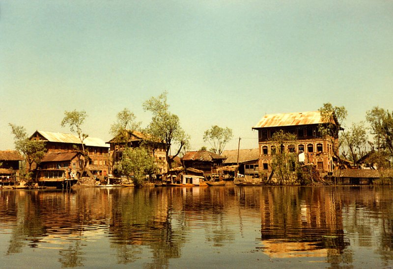 Srinigar-waterside
