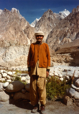 Man and mountains-Passu