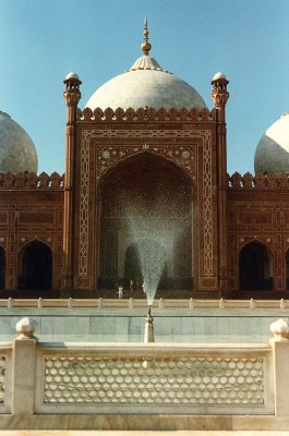Badshahi Mosque fountain