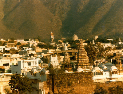 Pushkar skyline - mountains behind