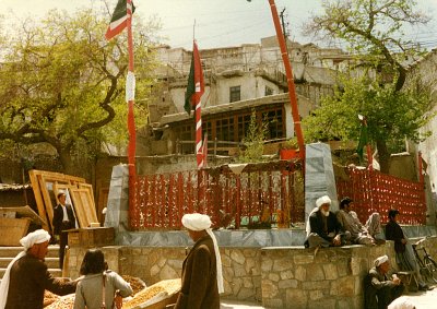 Afgh-79-Kabul-shrine.jpg