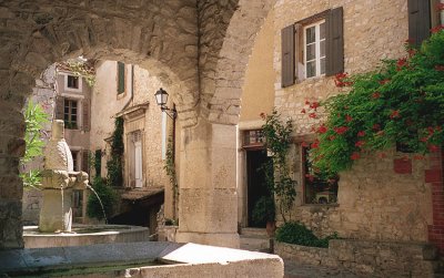 Provence: 2000 (Seguret, Roussillon, Ventabren, Fontaine de Vaucluse)
