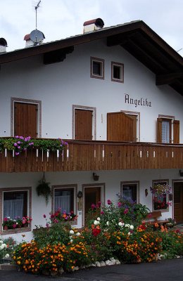 Val Gardenia valley, Dolomites, Italy  (Italia)