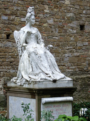 Florence: Catherine de Medici statue