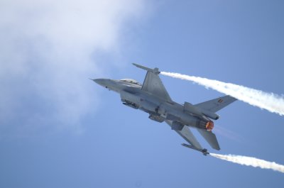 F16 flying Falcon