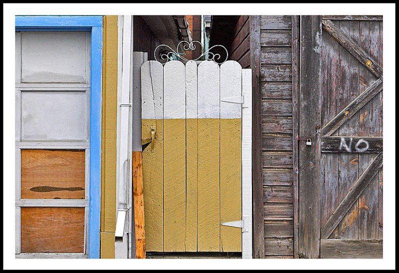 Gate Sandwich <br> by carl lafong