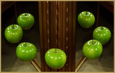 1 Apple, 2 Mirrors