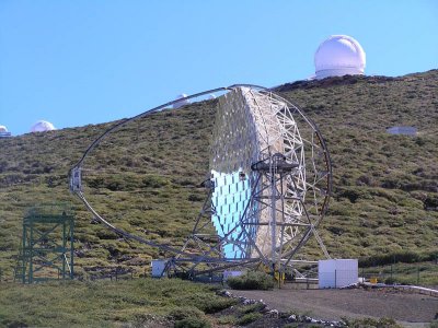 MAGIC-Teleskop *  by Doris Baillet