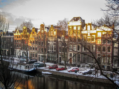 2010 Amsterdam Early Morning Sun on Keizersgracht with Snow NW.jpg