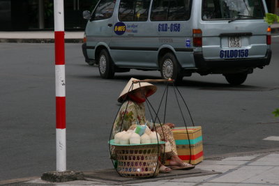 vietnamese saleswoman