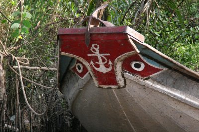 traditional vietnamese river boat