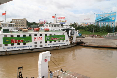 cross Mekong river to Vinh Long