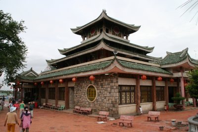 pagodas and shrines with Chinese influence