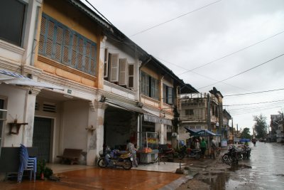 Kampot has quiet streets, few tourists, French colonial and Chinese architecture