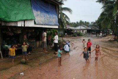 kids in Cambodian fishing village