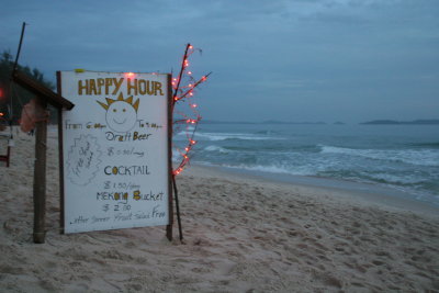 Ochheuteal beach in Sihanoukville by sunset